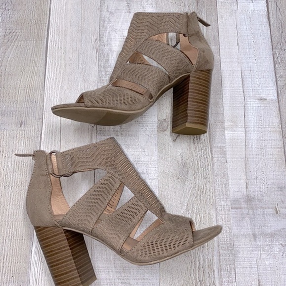 Torrid 4H olive cutout heeled booties perforated size 7W - Picture 2 of 10